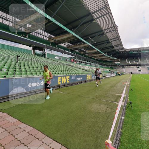 13.09.2026 - 21. swb-Marathon Bremen Michael Burmester http://msf.ph/oto/10302623 13.09.2026 12:34:02 Laufen im Stadion 250, 272, 299, 525, 919, 1089, 1212, 1606, 1629, 2072, 5428, 7741, 314, 520, 573, 1168, 1214, 1357, 1453, 1639, 4474, 5212, 6485, 6507, 8285 meine-sportfotos.de