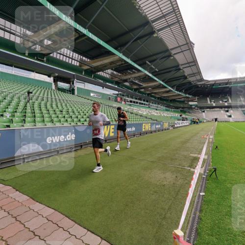 13.09.2026 - 21. swb-Marathon Bremen Michael Burmester http://msf.ph/oto/10302626 13.09.2026 12:34:04 Laufen im Stadion 250, 272, 299, 525, 919, 1089, 1212, 1606, 2072, 5428, 7741, 314, 573, 1168, 1214, 1357, 1453, 1639, 4474, 5212, 6485, 6507, 8285 meine-sportfotos.de