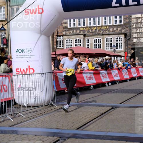 13.09.2026 - 21. swb-Marathon Bremen Tim E. http://msf.ph/oto/10302628 13.09.2026 10:45:14 Ziel 10096, 10266, 10628, 10735, 11692, 12302, 12425, 13591 meine-sportfotos.de