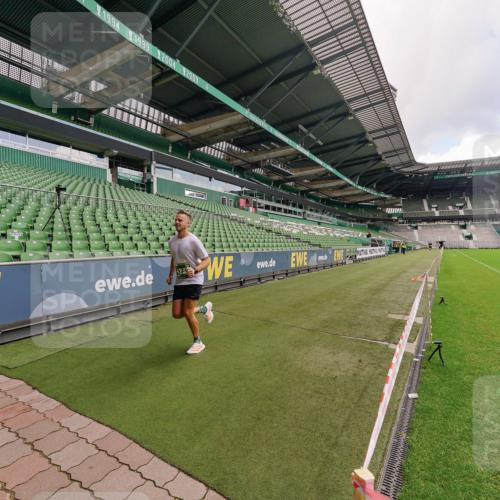 13.09.2026 - 21. swb-Marathon Bremen Michael Burmester http://msf.ph/oto/10302646 13.09.2026 12:34:45 Laufen im Stadion 250, 272, 299, 525, 919, 1089, 1212, 1875, 2072, 5428, 417, 573, 943, 1020, 1126, 1168, 1214, 1357, 1453, 1507, 1639, 2100, 4474, 5212, 6485, 6507, 8044, 8285 meine-sportfotos.de