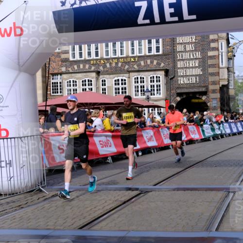 13.09.2026 - 21. swb-Marathon Bremen Tim E. http://msf.ph/oto/10302647 13.09.2026 10:45:21 Ziel 10096, 10143, 10214, 10628, 10735, 11020, 11396, 13591 meine-sportfotos.de