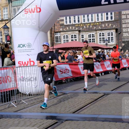 13.09.2026 - 21. swb-Marathon Bremen Tim E. http://msf.ph/oto/10302660 13.09.2026 10:45:21 Ziel 10096, 10143, 10214, 10628, 10735, 11020, 11396, 13591 meine-sportfotos.de