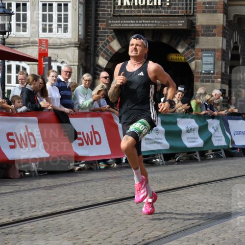 13.09.2026 - 21. swb-Marathon Bremen Strokosch-Dieckow http://msf.ph/oto/10302661 13.09.2026 12:53:34 Ziel 2585, 2670, 7650, 8081, 272, 1089, 1168, 1606, 13212 meine-sportfotos.de