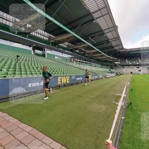 13.09.2026 - 21. swb-Marathon Bremen Michael Burmester http://msf.ph/oto/10302662 13.09.2026 12:35:42 Laufen im Stadion 250, 272, 365, 850, 1089, 1288, 1550, 1875, 1993, 4232, 7692, 8075, 13033, 417, 482, 573, 668, 943, 1020, 1126, 1507, 1606, 1629, 2100, 4474, 6507, 8044, 8285 meine-sportfotos.de