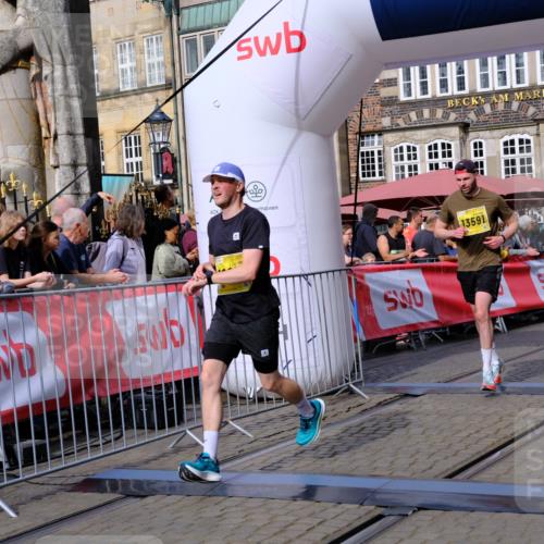 13.09.2026 - 21. swb-Marathon Bremen Tim E. http://msf.ph/oto/10302667 13.09.2026 10:45:22 Ziel 10096, 10143, 10214, 10628, 10735, 10866, 11020, 11396, 13591 meine-sportfotos.de
