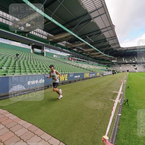 13.09.2026 - 21. swb-Marathon Bremen Michael Burmester http://msf.ph/oto/10302673 13.09.2026 12:36:06 Laufen im Stadion 365, 850, 1288, 1485, 1550, 1875, 1993, 4232, 7692, 7768, 8075, 13033, 417, 482, 668, 943, 1020, 1126, 1507, 1606, 1629, 2100, 7741, 8044 meine-sportfotos.de