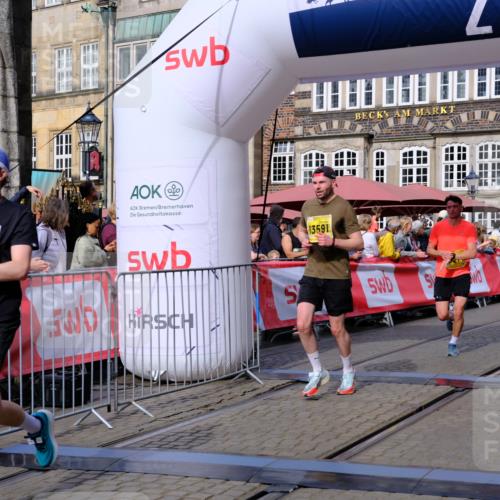 13.09.2026 - 21. swb-Marathon Bremen Tim E. http://msf.ph/oto/10302680 13.09.2026 10:45:22 Ziel 10096, 10143, 10214, 10628, 10735, 10866, 11020, 11396, 13591 meine-sportfotos.de