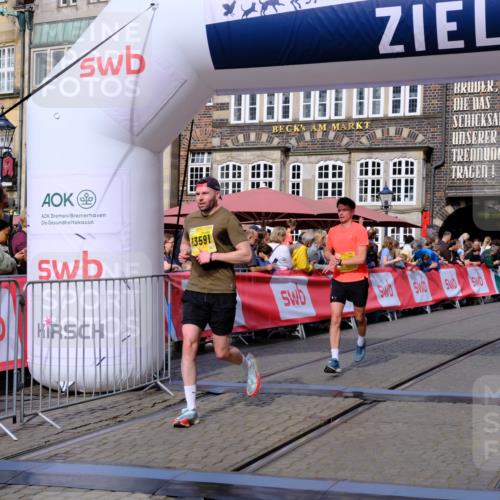 13.09.2026 - 21. swb-Marathon Bremen Tim E. http://msf.ph/oto/10302690 13.09.2026 10:45:22 Ziel 10096, 10143, 10214, 10628, 10735, 10866, 11020, 11396, 13591 meine-sportfotos.de