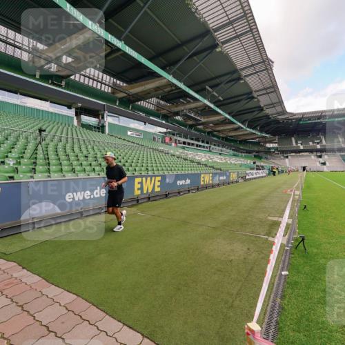 13.09.2026 - 21. swb-Marathon Bremen Michael Burmester http://msf.ph/oto/10302691 13.09.2026 12:36:34 Laufen im Stadion 365, 850, 1288, 1385, 1485, 1550, 1583, 1754, 1875, 1993, 2073, 3617, 4232, 7244, 7692, 7768, 8075, 8729, 13033, 482, 525, 668, 943, 1020, 1126, 1212, 1507, 1606, 1629, 2072, 2100, 5428, 7741 meine-sportfotos.de