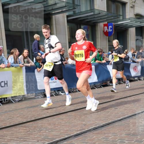 13.09.2026 - 21. swb-Marathon Bremen Strokosch-Dieckow http://msf.ph/oto/10302693 13.09.2026 10:50:47 Ziel 10200, 10471, 10515, 10537, 10808, 11087, 11170, 11339, 11503, 11537, 11625, 11626, 11801, 11973, 12004, 12133, 12179, 12303, 12351, 12407, 12552, 10267, 10525, 10764, 10840, 11076, 11170, 11220, 11276, 11664, 11742, 11753, 11774, 11961, 12052, 12070, 12078, 12179, 12309, 12447, 12488, 12560, 13544 meine-sportfotos.de