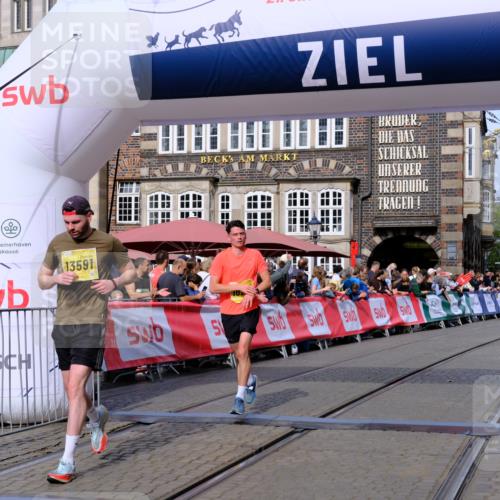 13.09.2026 - 21. swb-Marathon Bremen Tim E. http://msf.ph/oto/10302702 13.09.2026 10:45:23 Ziel 10096, 10143, 10214, 10735, 10866, 11020, 11396, 13591 meine-sportfotos.de