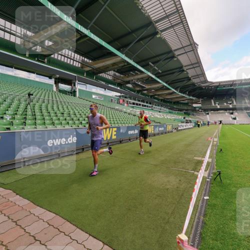 13.09.2026 - 21. swb-Marathon Bremen Michael Burmester http://msf.ph/oto/10302703 13.09.2026 12:36:58 Laufen im Stadion 365, 466, 658, 850, 1090, 1288, 1385, 1485, 1550, 1583, 1754, 1993, 2073, 2585, 3617, 4232, 7244, 7692, 7768, 8075, 8081, 8729, 13033, 299, 525, 919, 1212, 1606, 1629, 2072, 5428, 7741 meine-sportfotos.de