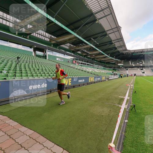 13.09.2026 - 21. swb-Marathon Bremen Michael Burmester http://msf.ph/oto/10302707 13.09.2026 12:36:59 Laufen im Stadion 365, 466, 658, 850, 1090, 1288, 1385, 1485, 1550, 1583, 1754, 1993, 2073, 2585, 3617, 4232, 7244, 7692, 7768, 8075, 8081, 8729, 13033, 299, 525, 919, 1212, 1606, 1629, 2072, 5428, 7741 meine-sportfotos.de