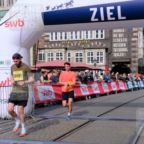13.09.2026 - 21. swb-Marathon Bremen Tim E. http://msf.ph/oto/10302708 13.09.2026 10:45:23 Ziel 10096, 10143, 10214, 10735, 10866, 11020, 11396, 13591 meine-sportfotos.de
