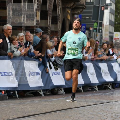 13.09.2026 - 21. swb-Marathon Bremen Strokosch-Dieckow http://msf.ph/oto/10302711 13.09.2026 12:53:46 Ziel 2352, 2670, 3080, 3606, 8081, 5160, 13212 meine-sportfotos.de