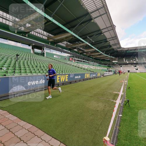 13.09.2026 - 21. swb-Marathon Bremen Michael Burmester http://msf.ph/oto/10302712 13.09.2026 12:37:11 Laufen im Stadion 365, 466, 658, 850, 1090, 1288, 1385, 1485, 1583, 1604, 1754, 1993, 2073, 2585, 3617, 7244, 7692, 7768, 8075, 8081, 8729, 13033, 299, 525, 919, 1089, 1212, 1606, 1629, 2072, 5428, 7741 meine-sportfotos.de