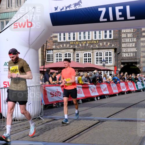 13.09.2026 - 21. swb-Marathon Bremen Tim E. http://msf.ph/oto/10302714 13.09.2026 10:45:23 Ziel 10096, 10143, 10214, 10735, 10866, 11020, 11396, 13591 meine-sportfotos.de