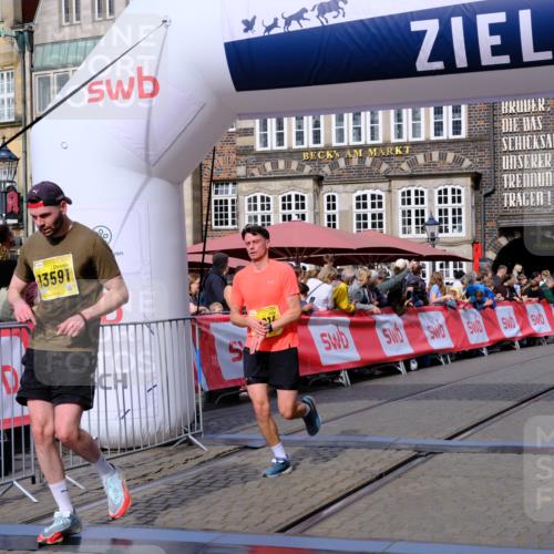 13.09.2026 - 21. swb-Marathon Bremen Tim E. http://msf.ph/oto/10302722 13.09.2026 10:45:23 Ziel 10096, 10143, 10214, 10735, 10866, 11020, 11396, 13591 meine-sportfotos.de