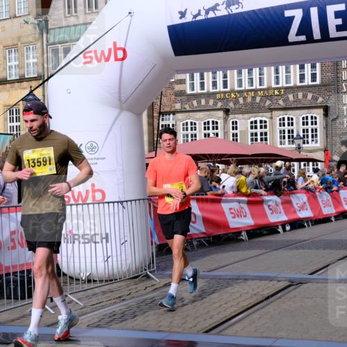 13.09.2026 - 21. swb-Marathon Bremen Tim E. http://msf.ph/oto/10302728 13.09.2026 10:45:23 Ziel 10096, 10143, 10214, 10735, 10866, 11020, 11396, 13591 meine-sportfotos.de