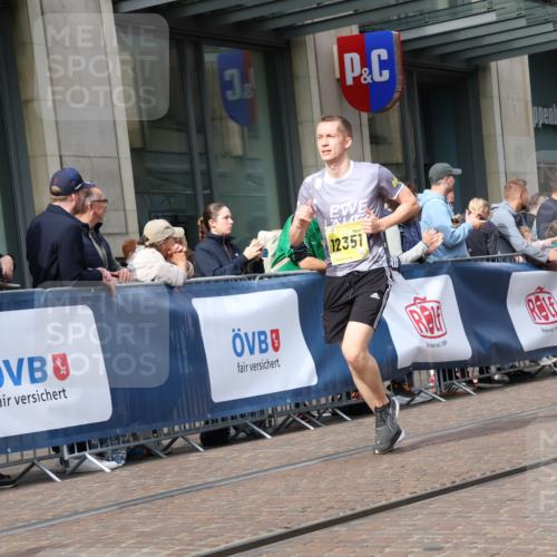 13.09.2026 - 21. swb-Marathon Bremen Strokosch-Dieckow http://msf.ph/oto/10302735 13.09.2026 10:50:49 Ziel 10200, 10471, 10515, 10537, 10808, 10887, 11087, 11339, 11503, 11537, 11625, 11626, 11801, 11973, 12004, 12051, 12133, 12303, 12351, 12407, 12552, 10267, 10537, 10764, 11076, 11170, 11220, 11276, 11664, 11742, 11753, 11774, 11961, 12052, 12070, 12179, 12309, 12488, 12560, 13544 meine-sportfotos.de