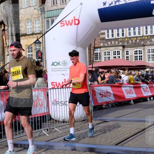 13.09.2026 - 21. swb-Marathon Bremen Tim E. http://msf.ph/oto/10302744 13.09.2026 10:45:24 Ziel 10096, 10143, 10214, 10735, 10866, 11020, 11396, 13591 meine-sportfotos.de
