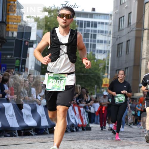 13.09.2026 - 21. swb-Marathon Bremen Strokosch-Dieckow http://msf.ph/oto/10302749 13.09.2026 13:22:41 Ziel 1601, 1933, 2499, 3855, 4204, 4211, 4697, 6621, 7625, 7917, 8447, 8574, 9668, 913, 1963, 2040, 2806, 3145, 3560, 6707, 6737, 6792, 8551, 8646 meine-sportfotos.de