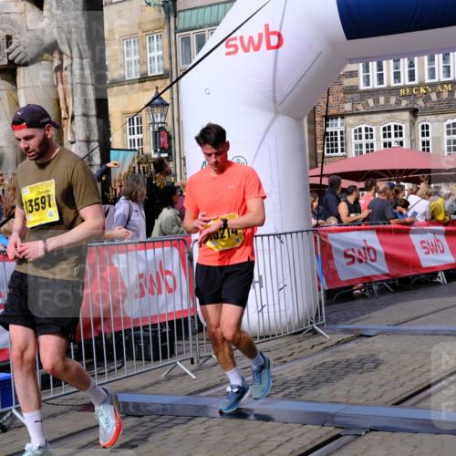 13.09.2026 - 21. swb-Marathon Bremen Tim E. http://msf.ph/oto/10302750 13.09.2026 10:45:24 Ziel 10096, 10143, 10214, 10735, 10866, 11020, 11396, 13591 meine-sportfotos.de