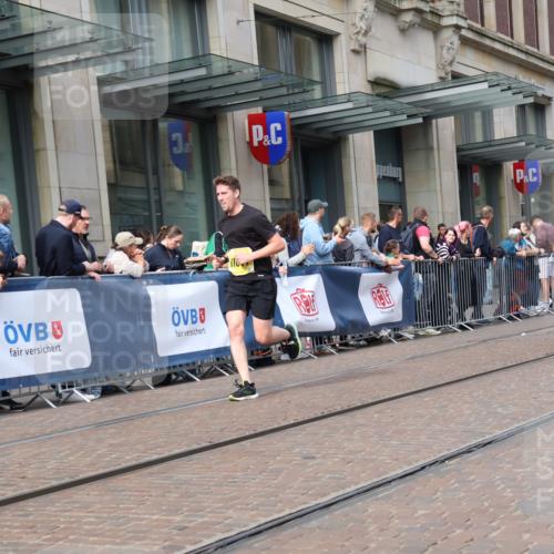 13.09.2026 - 21. swb-Marathon Bremen Strokosch-Dieckow http://msf.ph/oto/10302755 13.09.2026 10:50:52 Ziel 10200, 10381, 10471, 10515, 10808, 10887, 11087, 11339, 11503, 11537, 11625, 11626, 11801, 11973, 12004, 12051, 12133, 12303, 12407, 12552, 10267, 10537, 10764, 11076, 11087, 11170, 11220, 11276, 11664, 11753, 11774, 11961, 12052, 12070, 12179, 12309, 12351, 12488, 12560, 13544 meine-sportfotos.de