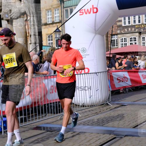13.09.2026 - 21. swb-Marathon Bremen Tim E. http://msf.ph/oto/10302756 13.09.2026 10:45:24 Ziel 10096, 10143, 10214, 10735, 10866, 11020, 11396, 13591 meine-sportfotos.de