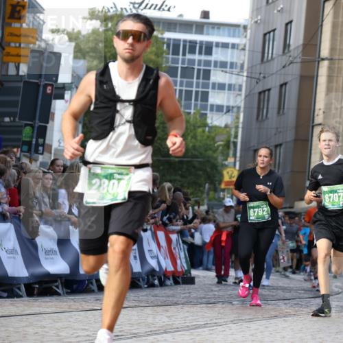 13.09.2026 - 21. swb-Marathon Bremen Strokosch-Dieckow http://msf.ph/oto/10302760 13.09.2026 13:22:41 Ziel 1601, 1933, 2499, 3855, 4204, 4211, 4697, 6621, 7625, 7917, 8447, 8574, 9668, 913, 1963, 2040, 2806, 3145, 3560, 6707, 6737, 6792, 8551, 8646 meine-sportfotos.de
