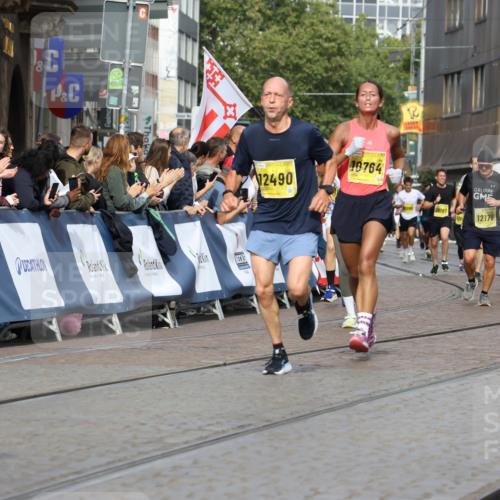 13.09.2026 - 21. swb-Marathon Bremen Strokosch-Dieckow http://msf.ph/oto/10302779 13.09.2026 10:50:50 Ziel 10170, 10233, 10525, 10840, 10923, 11220, 11276, 11622, 11664, 11680, 11742, 11774, 12045, 12052, 12078, 12309, 12447, 13562, 10200, 10537, 11087, 11170, 11339, 11625, 11626, 12004, 12179, 12303, 12351, 12407 meine-sportfotos.de