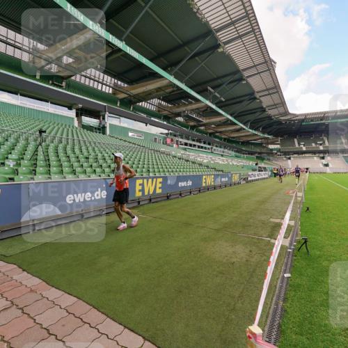 13.09.2026 - 21. swb-Marathon Bremen Michael Burmester http://msf.ph/oto/10302805 13.09.2026 12:38:49 Laufen im Stadion 277, 346, 807, 895, 901, 1090, 1118, 1248, 1320, 1323, 1472, 1576, 1587, 1604, 1717, 1751, 1758, 1795, 1800, 1852, 1911, 2049, 2099, 2141, 2352, 2585, 2670, 3080, 3606, 3744, 5160, 5163, 5912, 6112, 7650, 8077, 8081, 8467, 9399, 9522, 9617, 250, 272, 850, 1089, 1550, 1875, 1993, 4232, 7692, 8075, 13033 meine-sportfotos.de