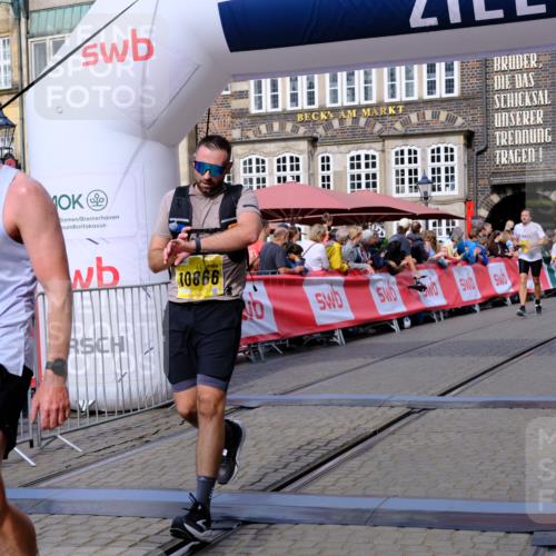 13.09.2026 - 21. swb-Marathon Bremen Tim E. http://msf.ph/oto/10302817 13.09.2026 10:45:31 Ziel 10096, 10143, 10214, 10398, 10866, 11020, 11396, 11695, 12054, 12475, 13591 meine-sportfotos.de