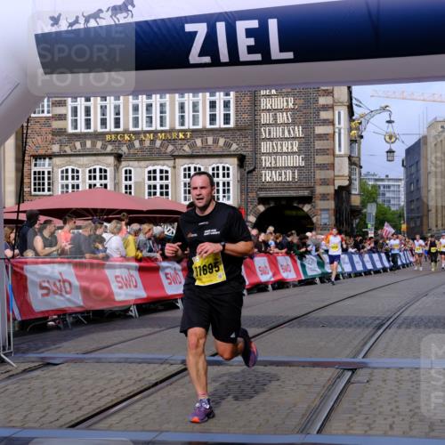 13.09.2026 - 21. swb-Marathon Bremen Tim E. http://msf.ph/oto/10302826 13.09.2026 10:45:34 Ziel 10143, 10214, 10398, 10866, 11020, 11396, 11478, 11695, 11835, 12054, 12475, 12534, 13591 meine-sportfotos.de