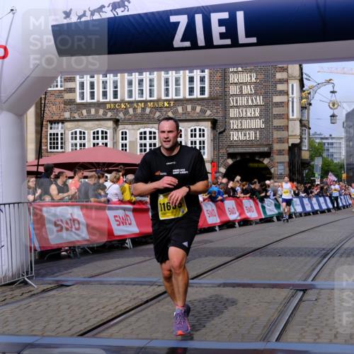 13.09.2026 - 21. swb-Marathon Bremen Tim E. http://msf.ph/oto/10302832 13.09.2026 10:45:34 Ziel 10143, 10214, 10398, 10866, 11020, 11396, 11478, 11695, 11835, 12054, 12475, 12534, 13591 meine-sportfotos.de