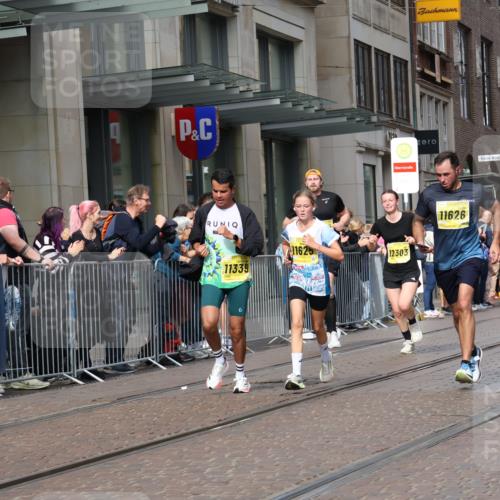 13.09.2026 - 21. swb-Marathon Bremen Strokosch-Dieckow http://msf.ph/oto/10302855 13.09.2026 10:50:58 Ziel 10381, 10471, 10515, 10544, 10808, 10825, 10862, 10887, 10984, 11339, 11503, 11537, 11801, 11973, 12051, 12133, 12424, 12548, 12552, 10200, 10267, 10537, 10764, 11076, 11087, 11170, 11625, 11626, 11753, 11961, 12004, 12052, 12070, 12179, 12303, 12309, 12351, 12407, 12488, 12560, 13544 meine-sportfotos.de