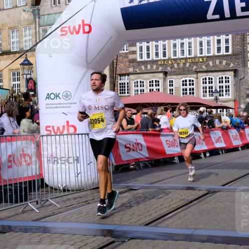 13.09.2026 - 21. swb-Marathon Bremen Tim E. http://msf.ph/oto/10302868 13.09.2026 10:45:35 Ziel 10143, 10214, 10318, 10398, 10866, 11020, 11396, 11478, 11695, 11835, 12054, 12475, 12534 meine-sportfotos.de
