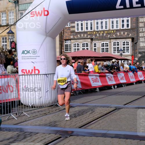 13.09.2026 - 21. swb-Marathon Bremen Tim E. http://msf.ph/oto/10302873 13.09.2026 10:45:36 Ziel 10143, 10318, 10398, 10866, 11020, 11232, 11396, 11478, 11695, 11835, 12054, 12475, 12534 meine-sportfotos.de