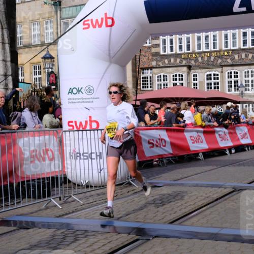 13.09.2026 - 21. swb-Marathon Bremen Tim E. http://msf.ph/oto/10302881 13.09.2026 10:45:37 Ziel 10143, 10318, 10398, 10866, 11020, 11232, 11396, 11478, 11695, 11835, 12054, 12475, 12534 meine-sportfotos.de