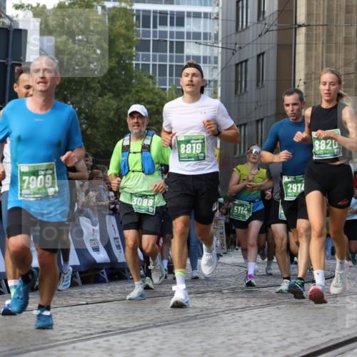 13.09.2026 - 21. swb-Marathon Bremen Strokosch-Dieckow http://msf.ph/oto/10302893 13.09.2026 13:22:57 Ziel 388, 913, 1933, 2402, 2481, 2771, 2806, 3855, 4483, 4697, 6707, 6891, 7586, 8547, 8551, 8694, 9090, 9510, 1809, 1900, 1935, 2367, 2827, 2914, 2961, 3098, 3233, 3374, 3729, 3920, 5114, 7909, 8231, 8304, 8671, 8672, 8732, 8787, 8819, 8820, 9921 meine-sportfotos.de