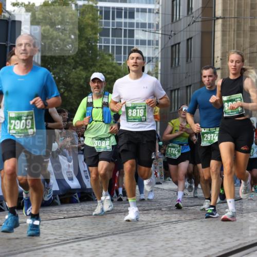 13.09.2026 - 21. swb-Marathon Bremen Strokosch-Dieckow http://msf.ph/oto/10302906 13.09.2026 13:22:57 Ziel 388, 913, 1933, 2402, 2481, 2771, 2806, 3855, 4483, 4697, 6707, 6891, 7586, 8547, 8551, 8694, 9090, 9510, 1809, 1900, 1935, 2367, 2827, 2914, 2961, 3098, 3233, 3374, 3729, 3920, 5114, 7909, 8231, 8304, 8671, 8672, 8732, 8787, 8819, 8820, 9921 meine-sportfotos.de