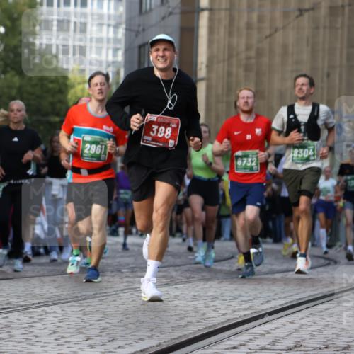 13.09.2026 - 21. swb-Marathon Bremen Strokosch-Dieckow http://msf.ph/oto/10302916 13.09.2026 13:23:02 Ziel 388, 913, 2402, 2481, 2771, 2806, 4483, 6707, 6737, 6792, 6891, 7586, 8547, 8551, 8694, 9090, 9510, 1809, 1900, 1935, 2306, 2367, 2427, 2827, 2961, 3233, 3374, 3729, 3920, 5114, 8045, 8231, 8304, 8732, 8787, 9827, 10127 meine-sportfotos.de