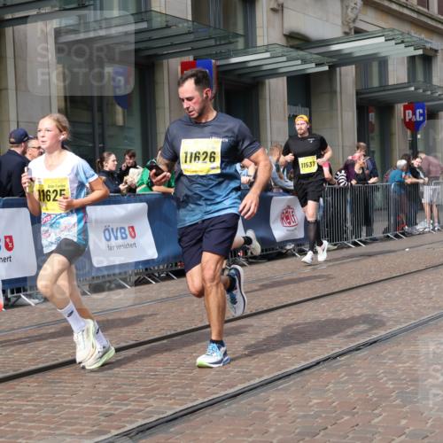 13.09.2026 - 21. swb-Marathon Bremen Strokosch-Dieckow http://msf.ph/oto/10302933 13.09.2026 10:51:01 Ziel 10334, 10381, 10471, 10515, 10544, 10763, 10808, 10825, 10862, 10887, 10984, 11145, 11503, 11537, 11801, 11973, 12051, 12133, 12424, 12548, 12552, 13631, 10200, 10267, 10537, 10764, 11076, 11087, 11170, 11339, 11625, 11626, 11753, 11961, 12004, 12070, 12179, 12303, 12351, 12407, 12488, 12560, 13544 meine-sportfotos.de