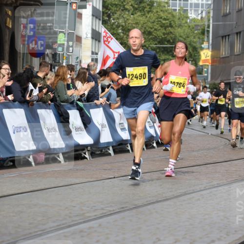 13.09.2026 - 21. swb-Marathon Bremen Strokosch-Dieckow http://msf.ph/oto/10302960 13.09.2026 10:50:50 Ziel 10170, 10233, 10525, 10840, 10923, 11220, 11276, 11622, 11664, 11680, 11742, 11774, 12045, 12052, 12078, 12309, 12447, 13562, 10200, 10537, 11087, 11170, 11339, 11625, 11626, 12004, 12179, 12303, 12351, 12407 meine-sportfotos.de