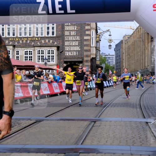 13.09.2026 - 21. swb-Marathon Bremen Tim E. http://msf.ph/oto/10302973 13.09.2026 10:45:45 Ziel 10318, 10352, 10398, 10536, 11088, 11209, 11232, 11478, 11695, 11749, 11835, 12054, 12290, 12355, 12475, 12534 meine-sportfotos.de