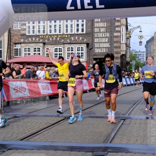 13.09.2026 - 21. swb-Marathon Bremen Tim E. http://msf.ph/oto/10303001 13.09.2026 10:45:46 Ziel 10318, 10352, 10398, 10536, 10583, 11088, 11209, 11232, 11478, 11749, 11835, 12054, 12290, 12355, 12475, 12534, 13628 meine-sportfotos.de