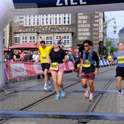 13.09.2026 - 21. swb-Marathon Bremen Tim E. http://msf.ph/oto/10303007 13.09.2026 10:45:47 Ziel 10318, 10352, 10398, 10536, 10541, 10583, 11088, 11209, 11232, 11478, 11749, 11835, 12054, 12290, 12355, 12475, 12534, 13628 meine-sportfotos.de