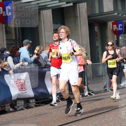 13.09.2026 - 21. swb-Marathon Bremen Strokosch-Dieckow http://msf.ph/oto/10303014 13.09.2026 10:51:05 Ziel 10334, 10381, 10471, 10515, 10544, 10763, 10808, 10825, 10862, 10887, 10984, 11145, 11503, 11787, 11801, 11973, 12051, 12133, 12424, 12548, 12552, 13631, 10200, 10537, 10808, 11076, 11087, 11170, 11339, 11537, 11625, 11626, 11753, 11961, 12004, 12070, 12179, 12303, 12351, 12407, 12560 meine-sportfotos.de