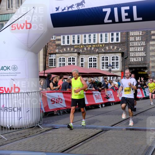 13.09.2026 - 21. swb-Marathon Bremen Tim E. http://msf.ph/oto/10303060 13.09.2026 10:45:54 Ziel 10318, 10352, 10464, 10536, 10541, 10583, 10987, 11063, 11088, 11209, 11232, 11279, 11559, 11749, 11845, 12087, 12290, 12355, 12534, 13532, 13595, 13628 meine-sportfotos.de