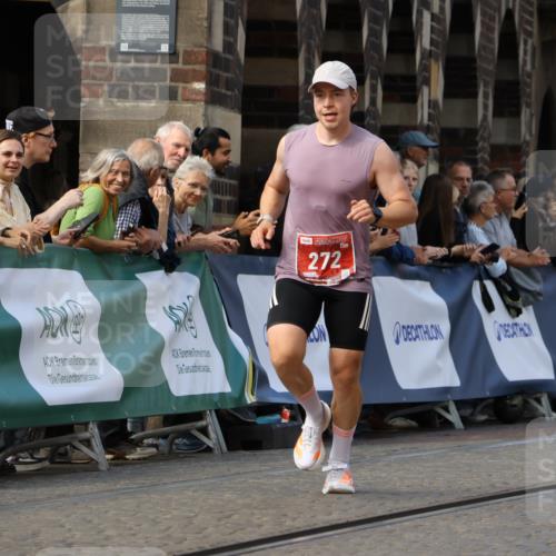 13.09.2026 - 21. swb-Marathon Bremen Strokosch-Dieckow http://msf.ph/oto/10303075 13.09.2026 12:54:10 Ziel 272, 5160, 13212 meine-sportfotos.de